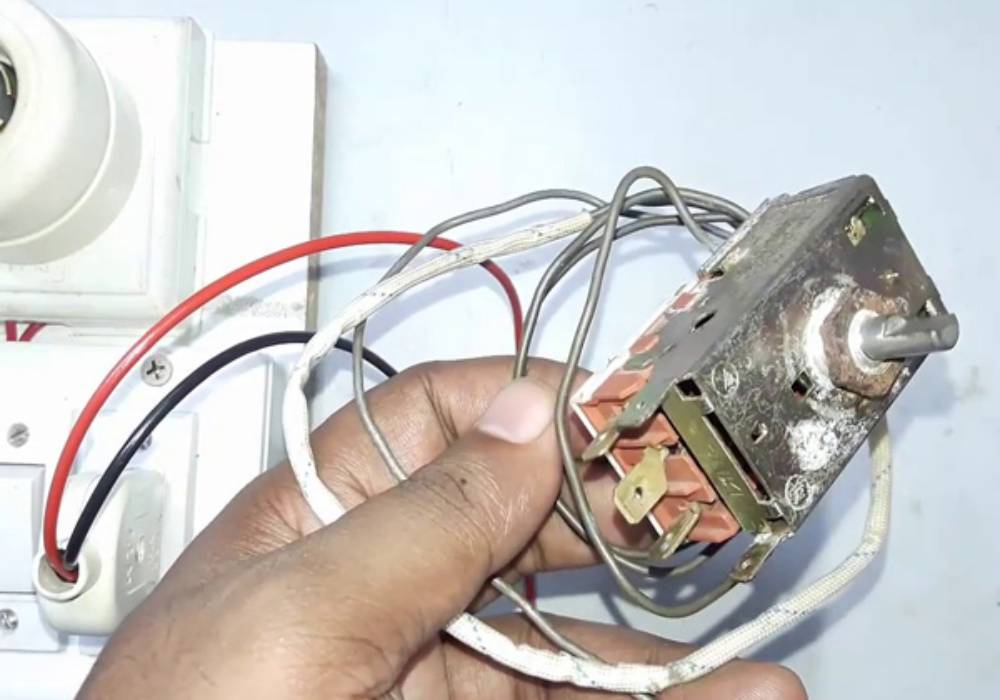 علائم خرابی ترموستات یخچال صنعتی